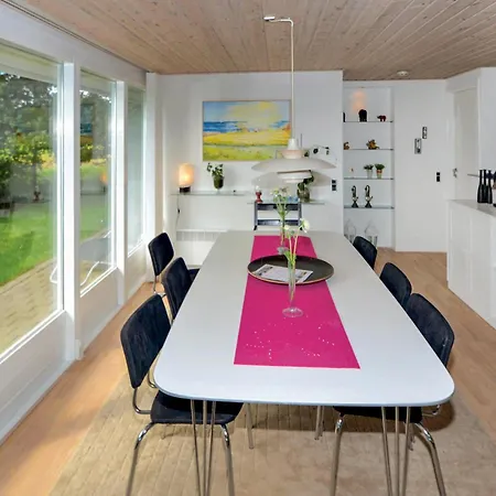 Skovsangervej X * Knebel